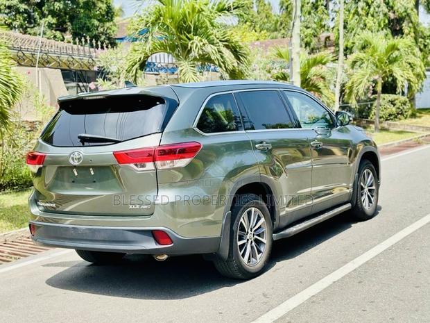 Toyota Highlander Limited 2019 Green · Photo 5