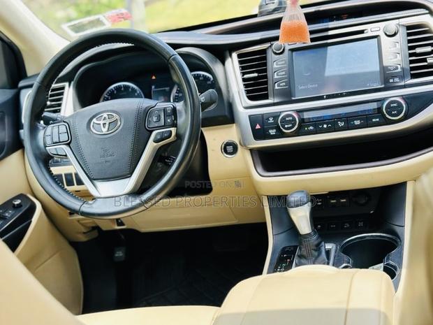 Toyota Highlander Limited 2019 Green · Photo 6