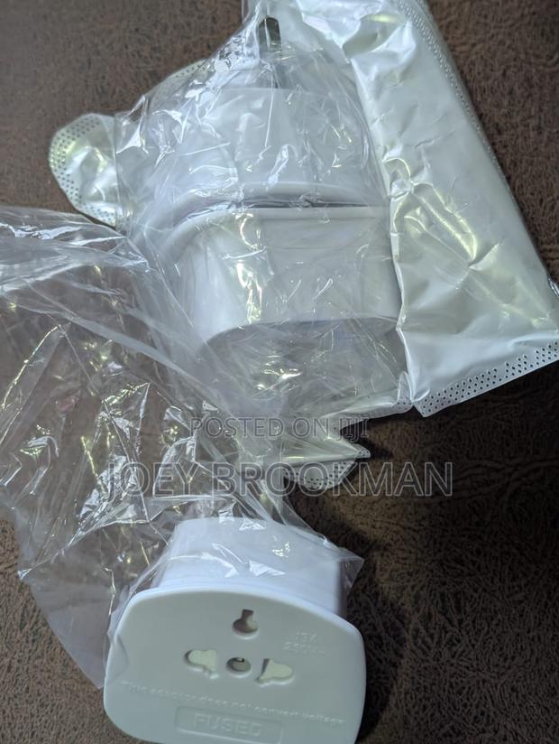 Usa/European to Uk Plug Adaptor · Photo 2