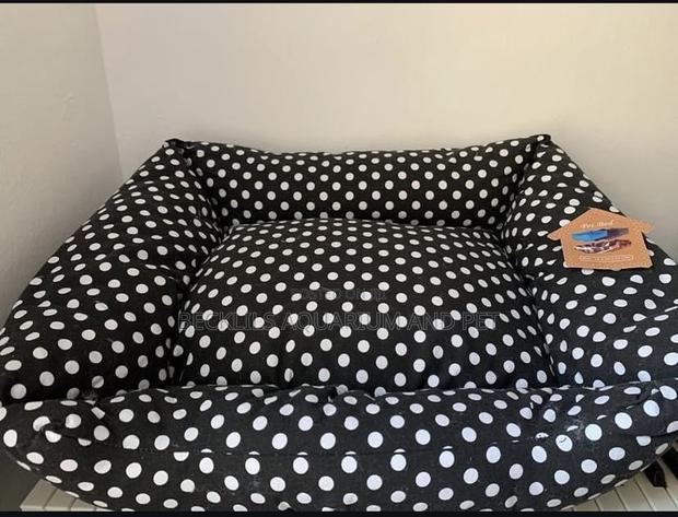Dotted Large Dog Bed · Photo 1