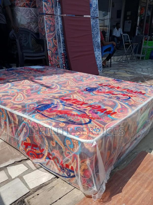 Foam Mattress 12" Large Size High Density · Photo 1