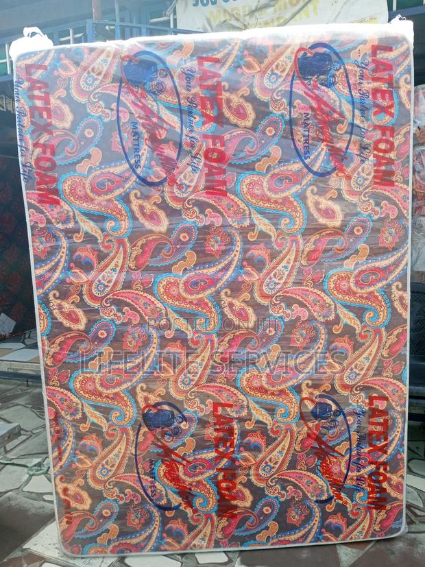 Double Mattress 12" Latex High Density · Photo 2