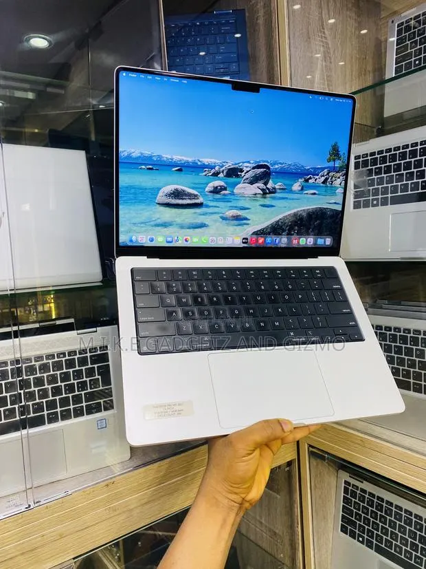 Laptop Apple MacBook Pro 2021 M1 16GB Apple M1 Pro SSD 512GB · Photo 1