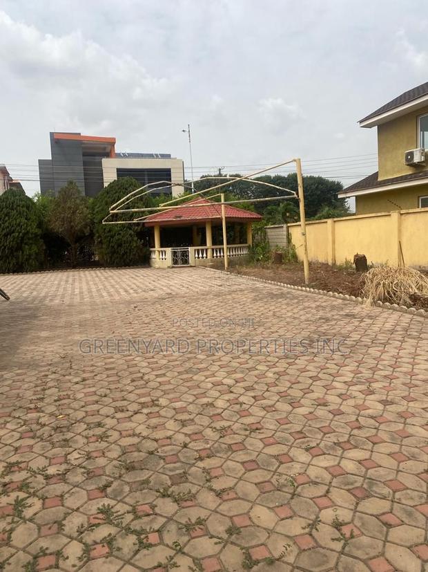 Roadside 2 Plots With Old House at East Legon Adjiriganor · Photo 3