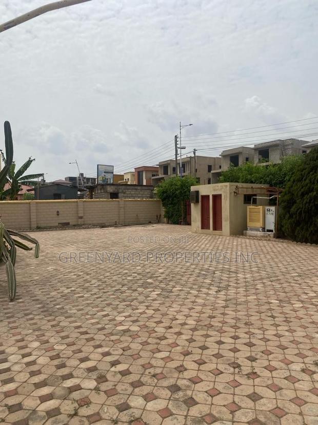 Roadside 2 Plots With Old House at East Legon Adjiriganor · Photo 1
