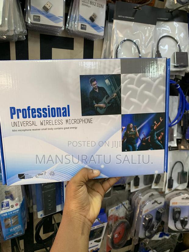 Professional Handhold Universal Wireless Microphone · Photo 1