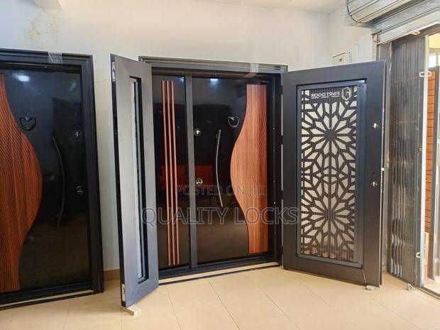Black Door Indoor and Accessories · Photo 1