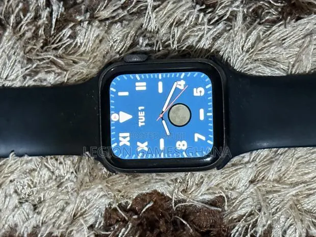 Apple Watch Series 5 · Photo 1