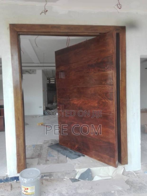 Pivot Doors Wood · Photo 1