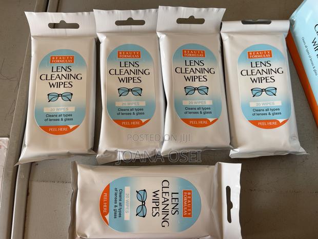 Lens Cleaning Wipes. · Photo 1