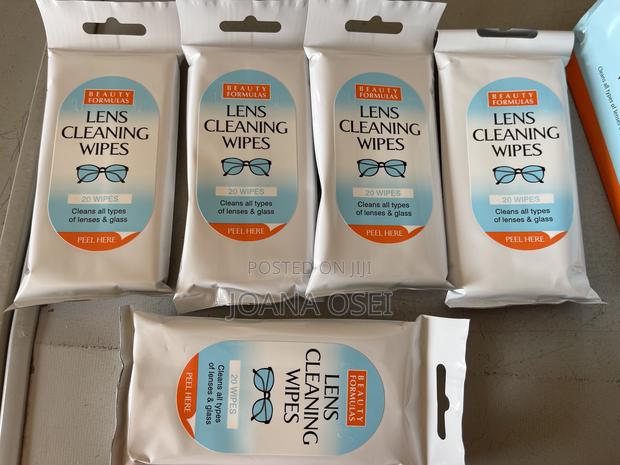 Lens Cleaning Wipes. · Photo 2