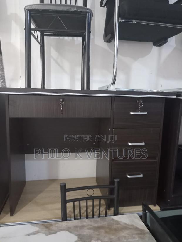 Executive Table · Photo 1
