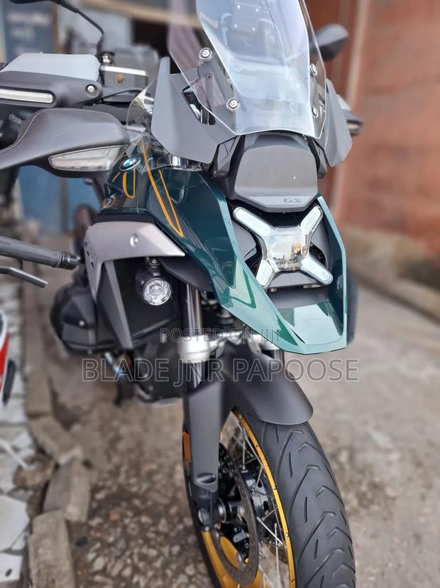 BMW 1300 2024 Green · Photo 1