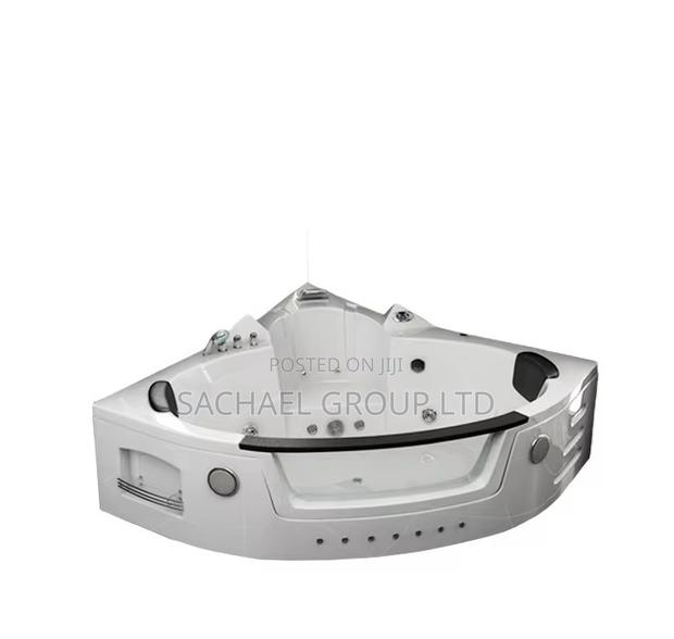 Corner Bath Jacuzzi With Light and Radio · Photo 1