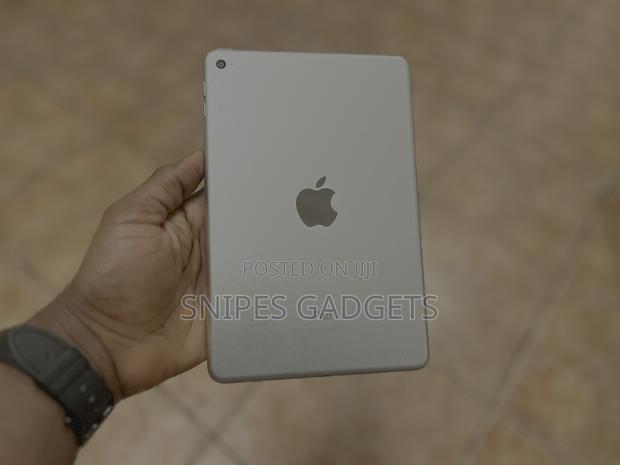 Apple iPad mini 4 128 GB Silver · Photo 8