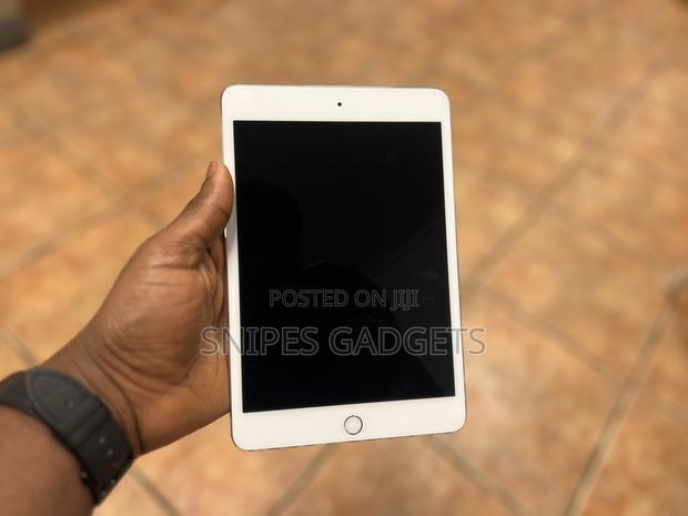 Apple iPad mini 4 128 GB Silver · Photo 6