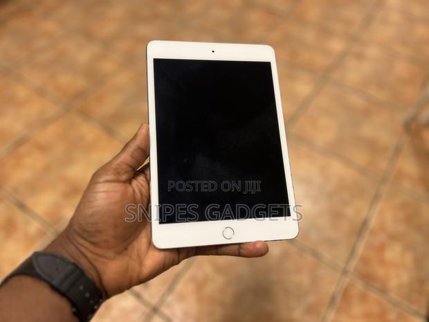 Apple iPad mini 4 128 GB Silver · Photo 7