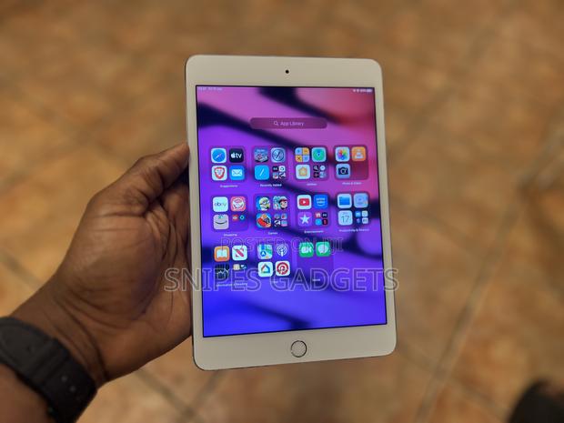 Apple iPad mini 4 128 GB Silver · Photo 3