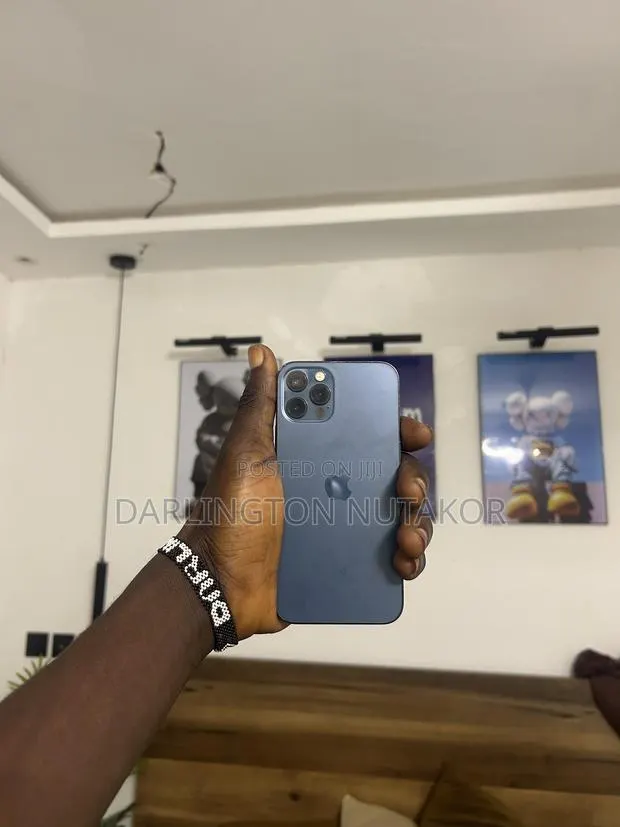 Apple iPhone 12 Pro 128 GB Black · Photo 1