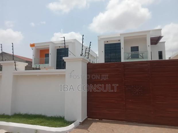 4 Bedrooms House for Sale at Pantang Oyarifa Road. · Photo 2