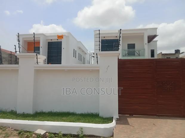 4 Bedrooms House for Sale at Pantang Oyarifa Road. · Photo 3