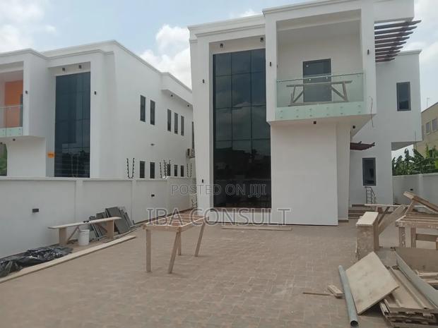 4 Bedrooms House for Sale at Pantang Oyarifa Road. · Photo 4