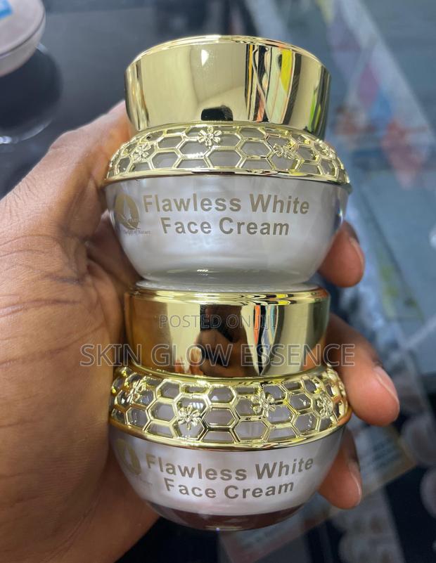 Flawless Face Cream · Photo 1