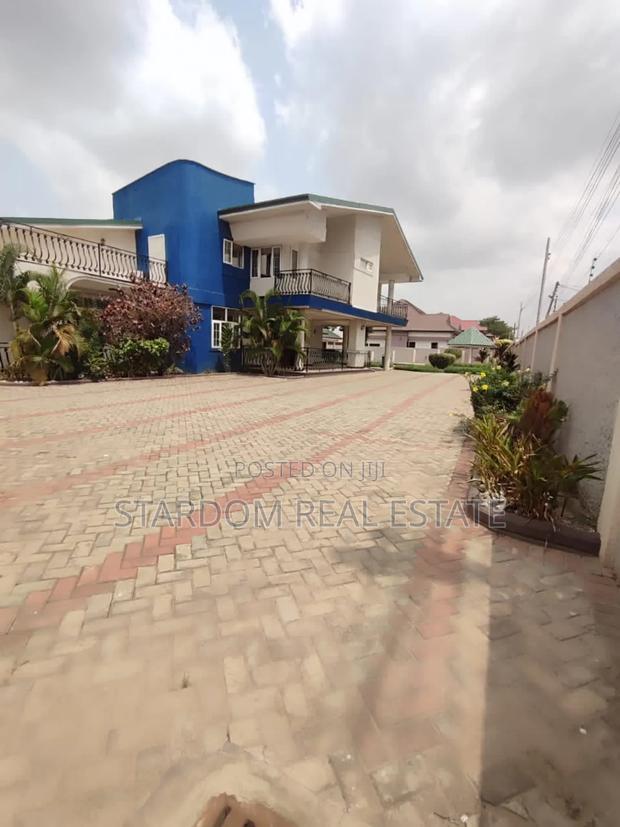 6bdrm Mansion in East Legon, A&C Mall Area for rent · Photo 1