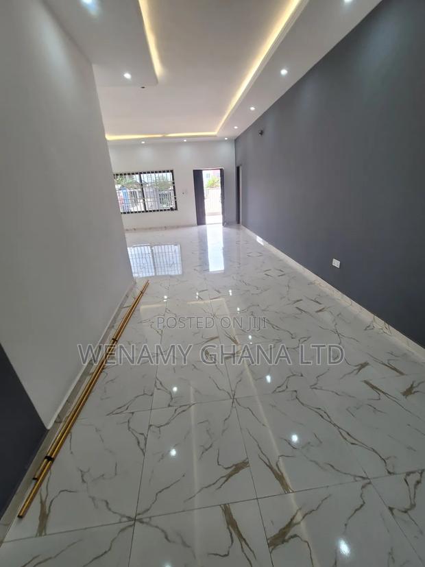 2bdrm Apartment in Communiy 25, Tema Metropolitan for rent · Photo 8