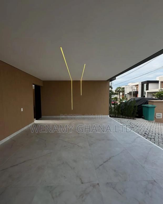 3bdrm Duplex in Accra for sale · Photo 3