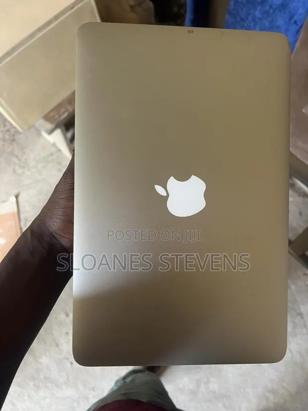 Laptop Apple MacBook Air 8GB Intel Core i5 SSD 128GB · Photo 1