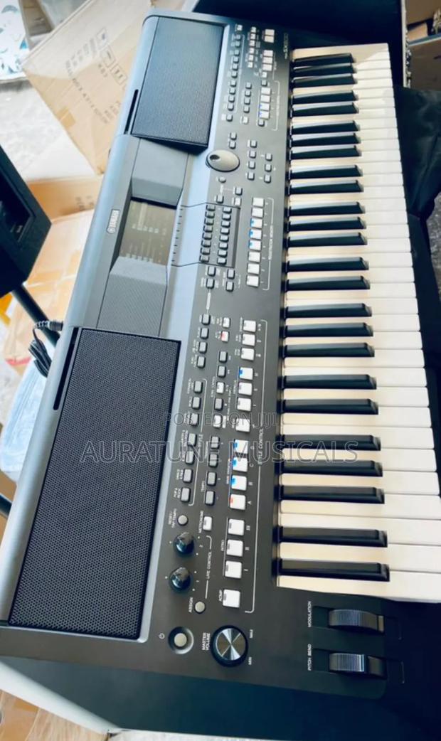 Yamaha PSR-Sx700 61-Key Mid-Level Arranger Keyboard · Photo 1