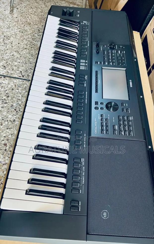 Yamaha PSR-Sx700 61-Key Mid-Level Arranger Keyboard · Photo 3