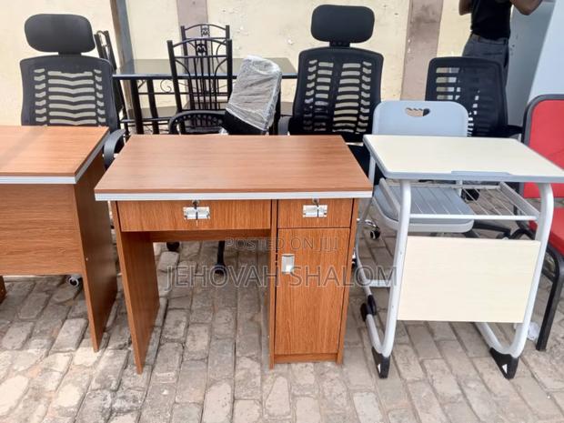 Computer Desk Available for Sale · Photo 1