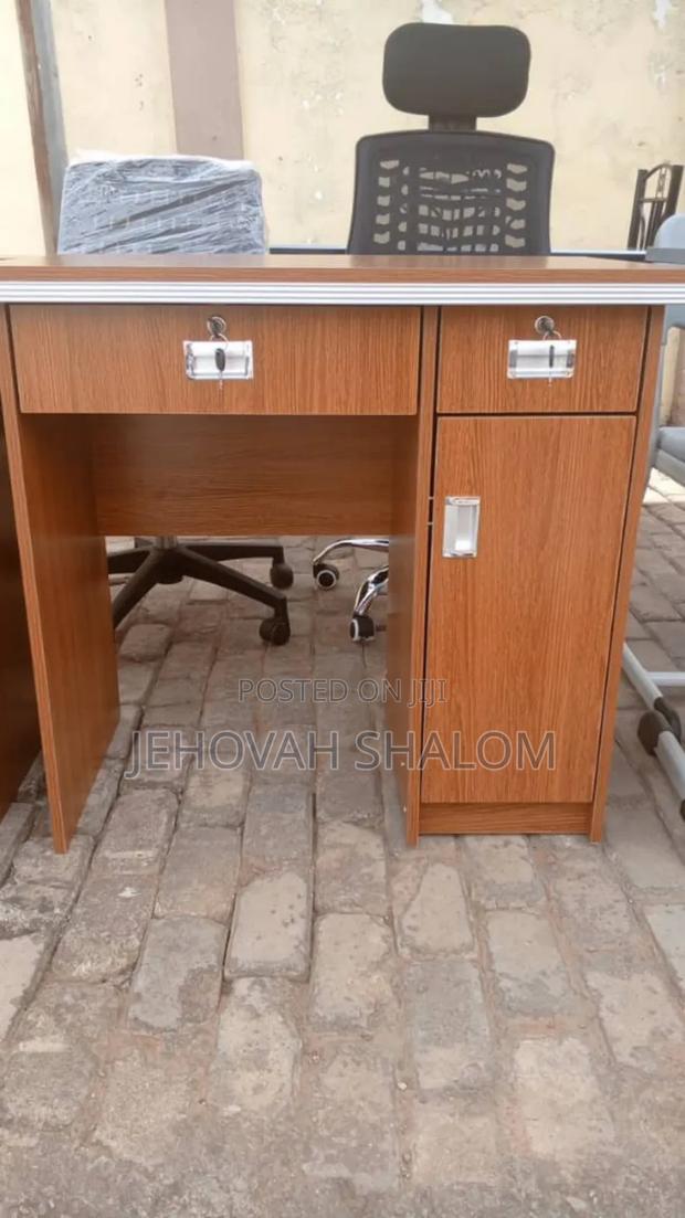 Computer Desk Available for Sale · Photo 2
