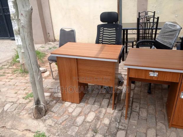 Computer Desk Available for Sale · Photo 3