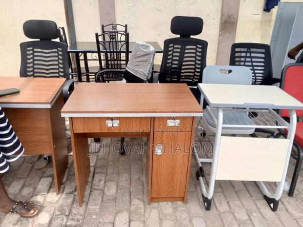 Computer Desk Available for Sale · Photo 4