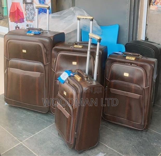All Leather Travel Bag · Photo 1