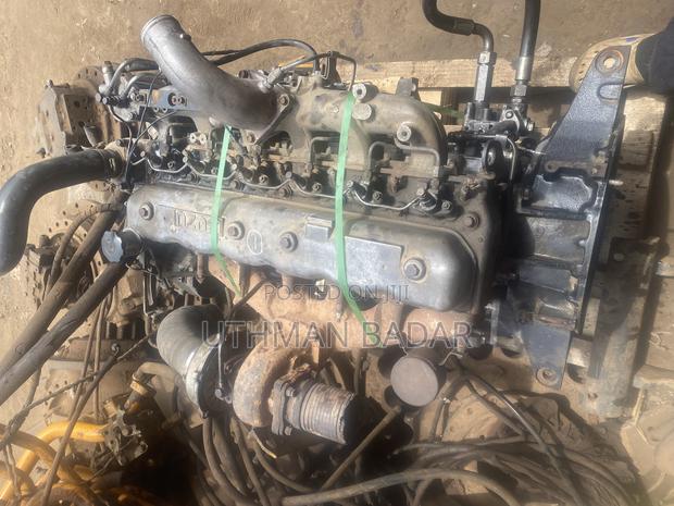 Excavator Isuzu 215 Engine · Photo 3