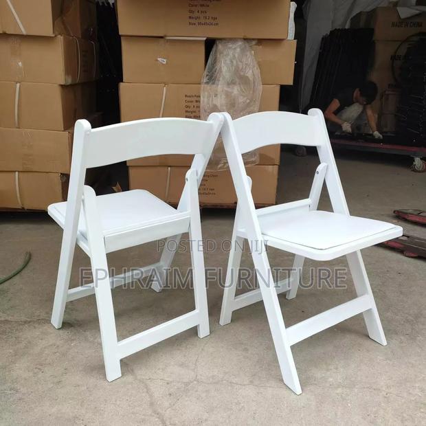 Foldable Plastic Chairs · Photo 1