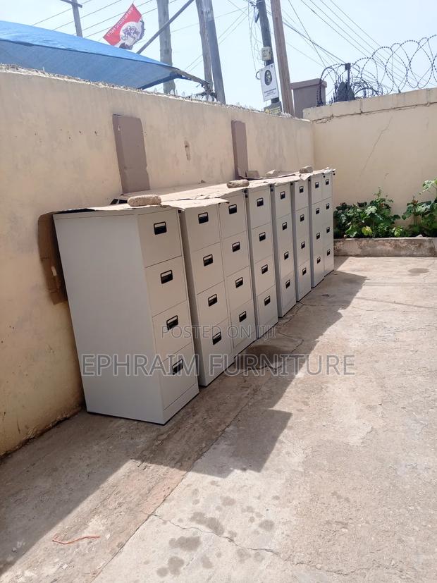4 Drawer Metal Cabinet · Photo 2
