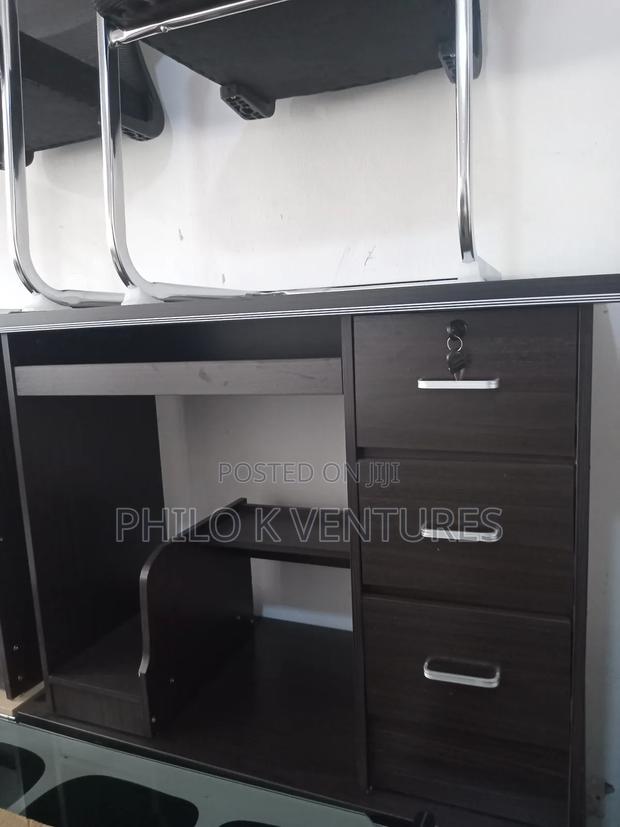 Cubicle Desk · Photo 1