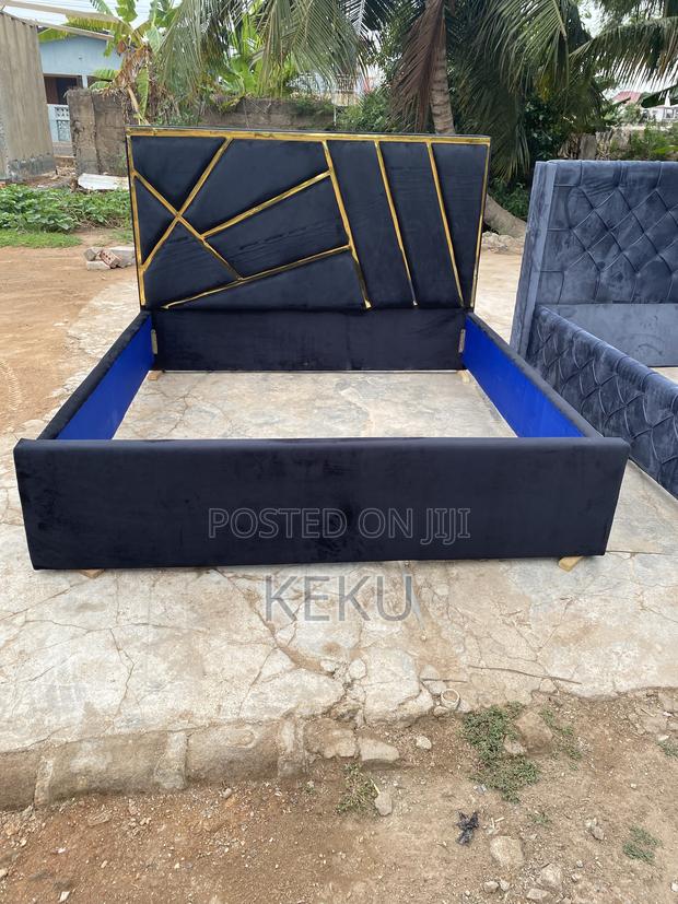 Actificial Line Bed Frame · Photo 1