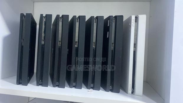 Ps4 Slim 500gb HDD | Jailbroken | With Games | Uk Used · Photo 2