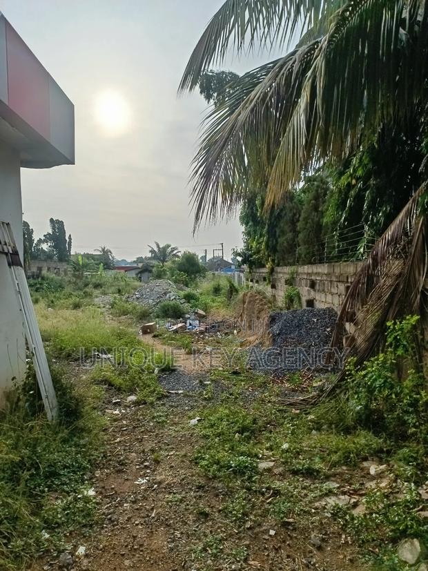 Shops for Sale in Haatso With 2 Half Plot · Photo 4