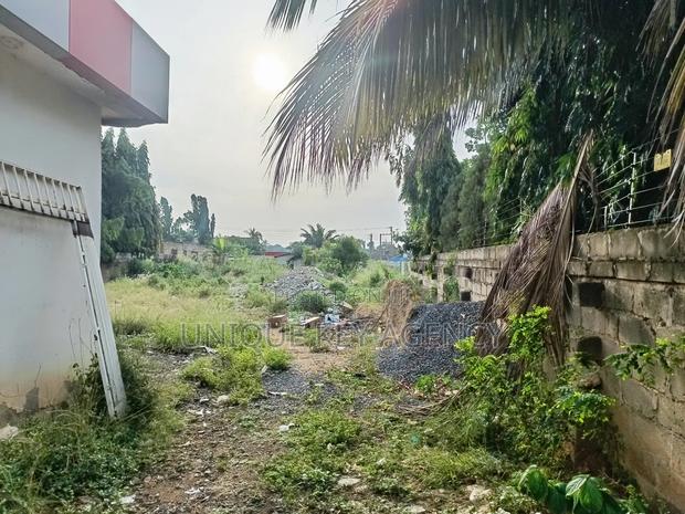 Shops for Sale in Haatso With 2 Half Plot · Photo 6