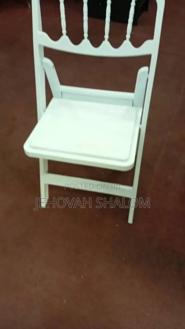 Folder Chair Available for Sale · Photo 1