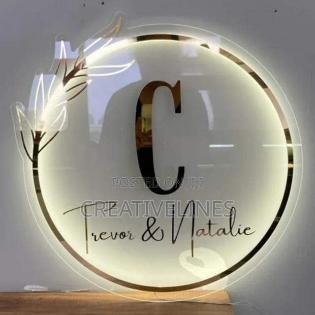 Circlar Neon Light · Photo 1