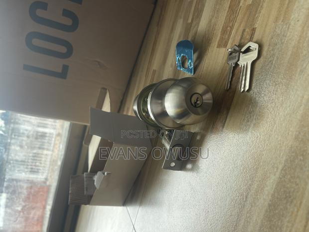Bedroom Door Lock · Photo 1