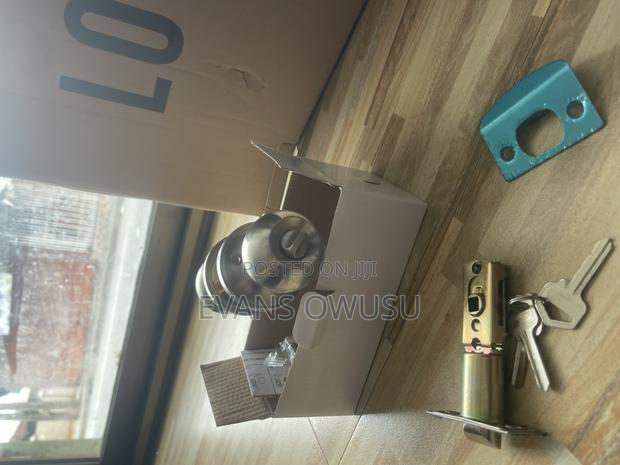 Bedroom Door Lock · Photo 2